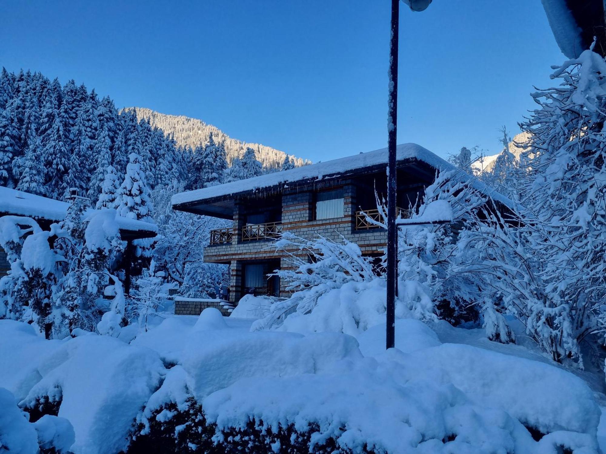 Banon Resorts Manali  Luaran gambar